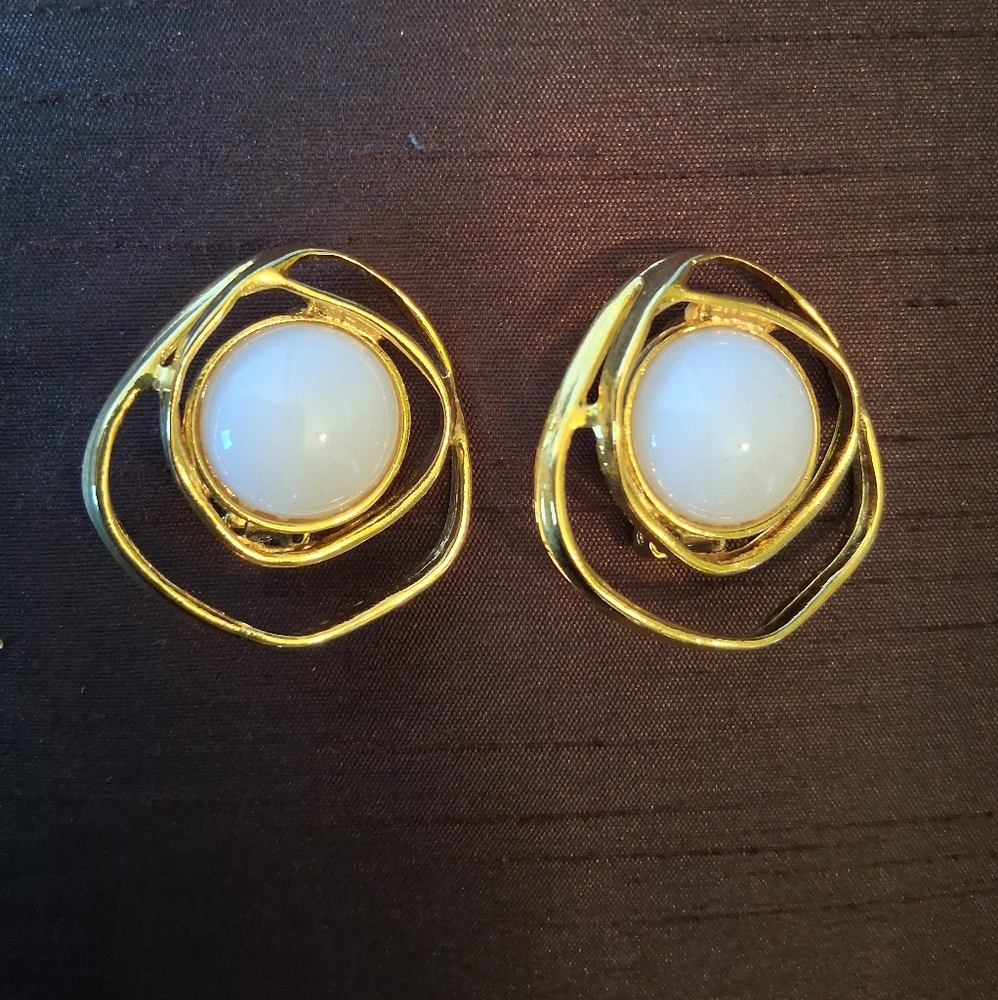 Norma Jean Vintage Chic Gold and White Earrings
